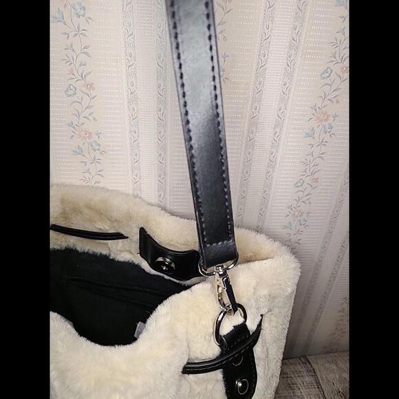 house of Harlow1960 Beige Fake Fur Purse With Drawstring Closure - Picture 9 of 9